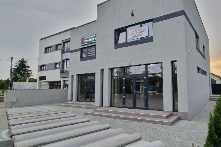 Spatiu Comercial de Închiriat in Titu intre Kaufland si Lidl etajul 1
