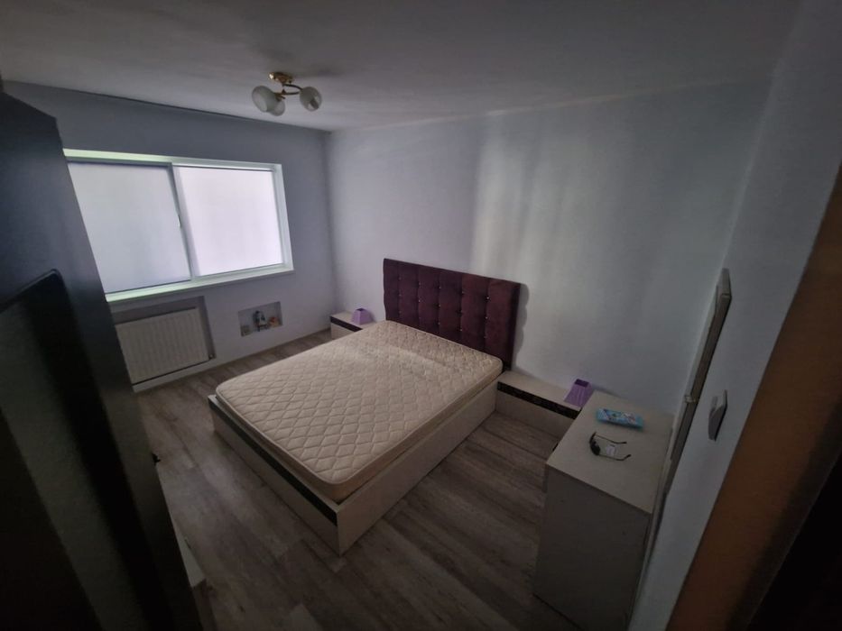 Inchiriez apartament 3 camere decomandat 70mp etajul 1 micro 38 la Z  pret 1900 lei 3 balcone