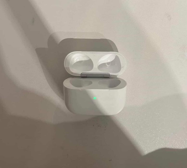 Эирподсы 4 без 1 наушника