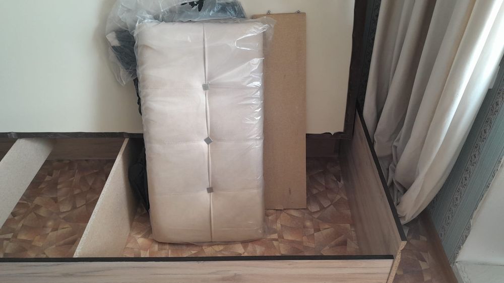 Продам кровать с матрасом