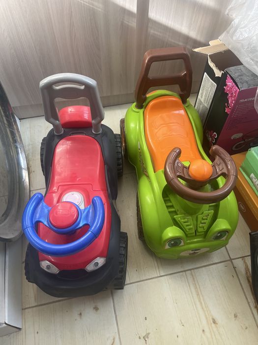 Продам детскую машинку толокар