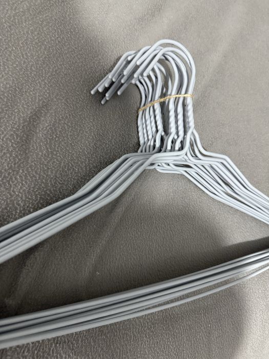 Вешалки для гардероба