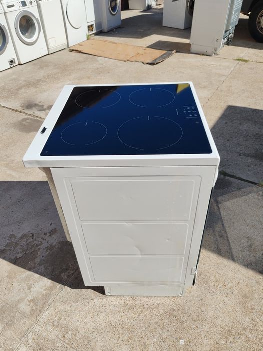 Като нова свободно стояща печка с индукционни котлони Voss  Electrolux 60 см широка 2 години гаранция!