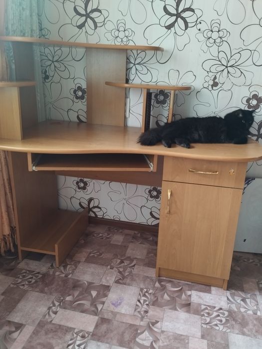 Стол компьютерный