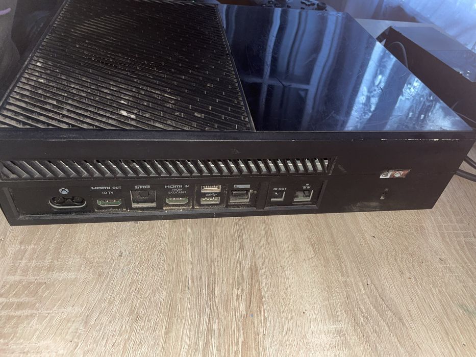 XBOX ONE ,+ 3 jocuri  negociabil