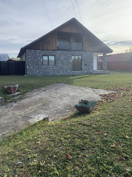 Vand casa cu teren