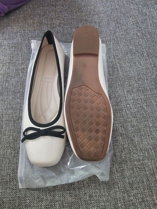 Продам балетки новые .