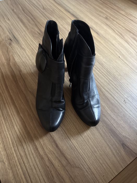 Продам ботильоны женские