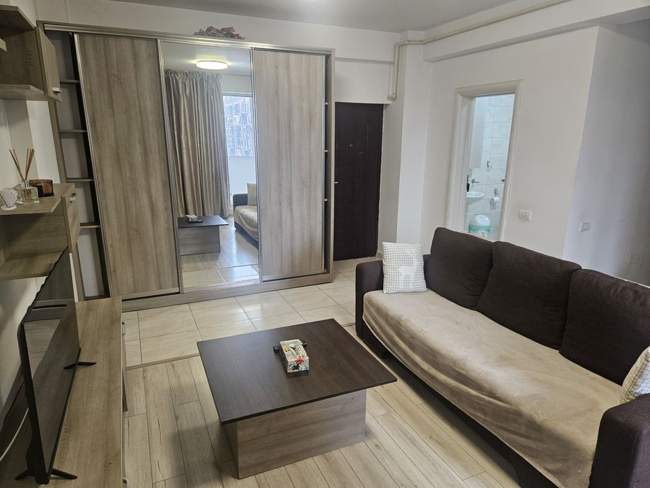 Inchiriez Studio 42 mp decomandat