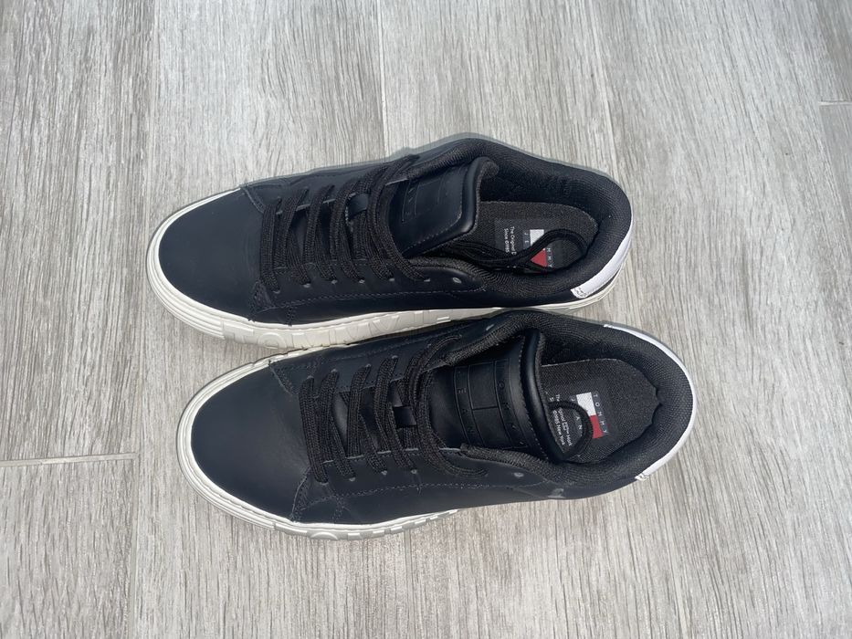 Adidasi tommy hilfiger!