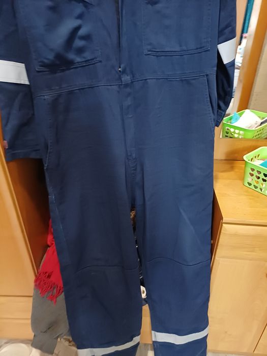 Продам спецодежду.