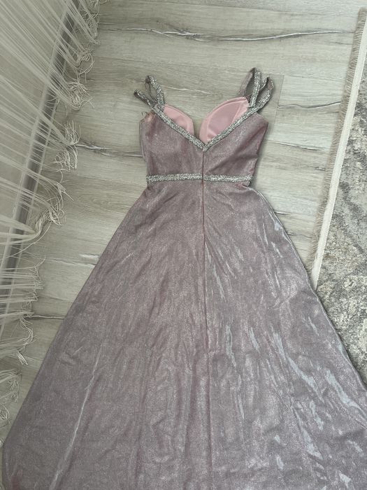 Офищиална рокля.