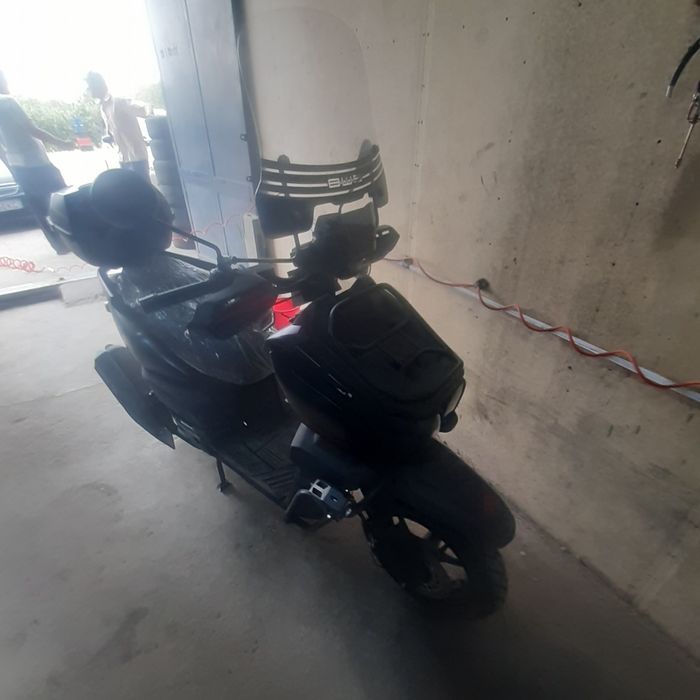 Skuter tank 1.500 km