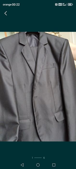 Vând costum negru 46/48 pt adolescent pentru majorat /absolvent liceu