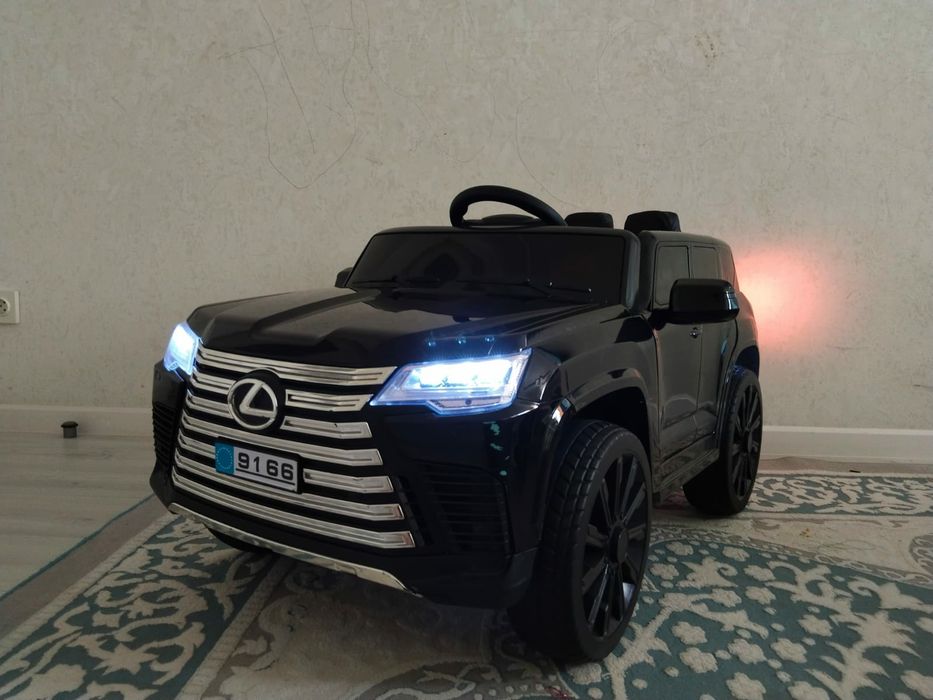 Электромобиль Лексус чёрный