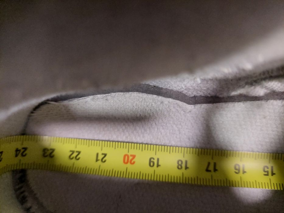 Adidasi NikeVând adidași Nike, mă apasă pe os...