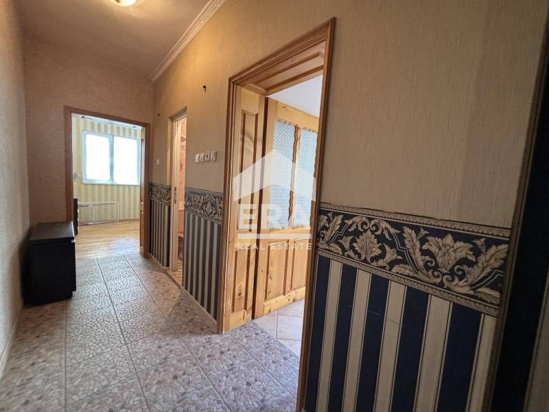 Продава се Двустаен апартамент в Хасково, Център - 50 кв.м за 1224 €/кв.м - Снимка #3
