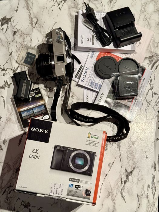 Фотоапарат Sony A6000 + варио обектив 18-55мм