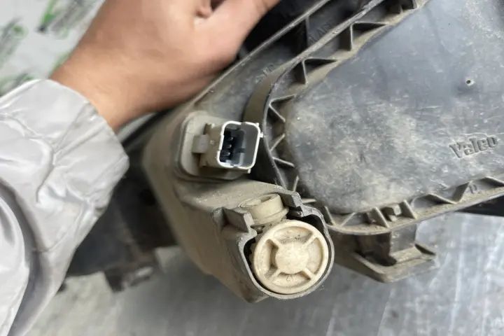 Far dreapta Peugeot 206 2004 1.6 MT (109 hp)