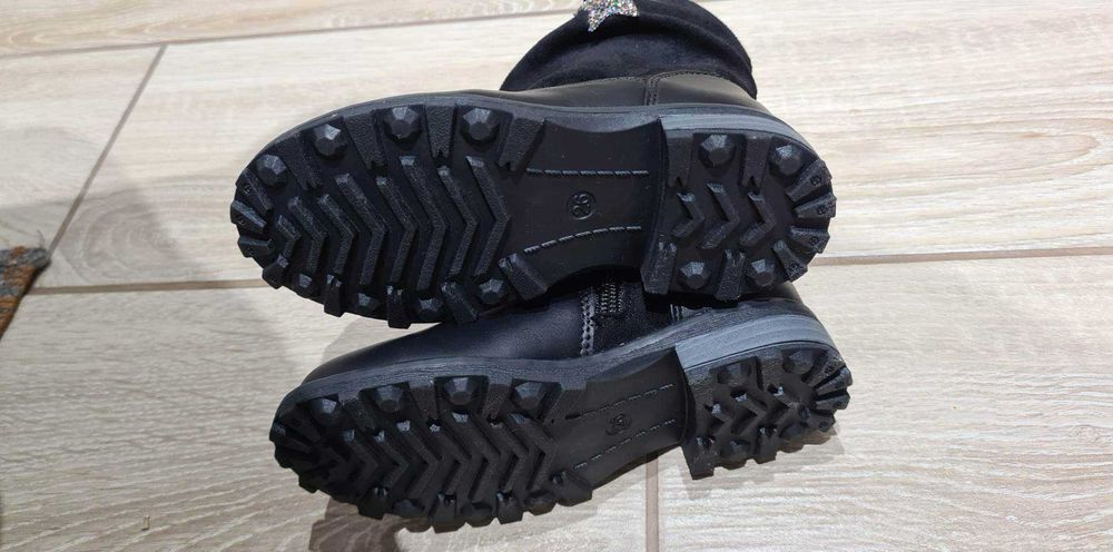 Ghete fetite marimea 26