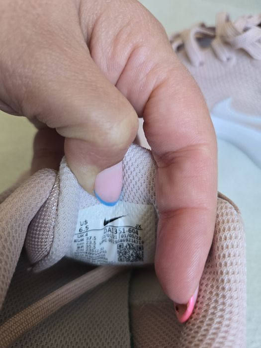 Маратонки Nike размер 37,5