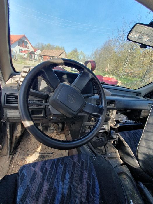 Vând Opel frontera 2.0 benzină