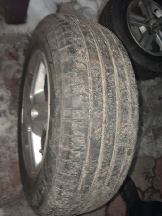 Продам шины с дисками.