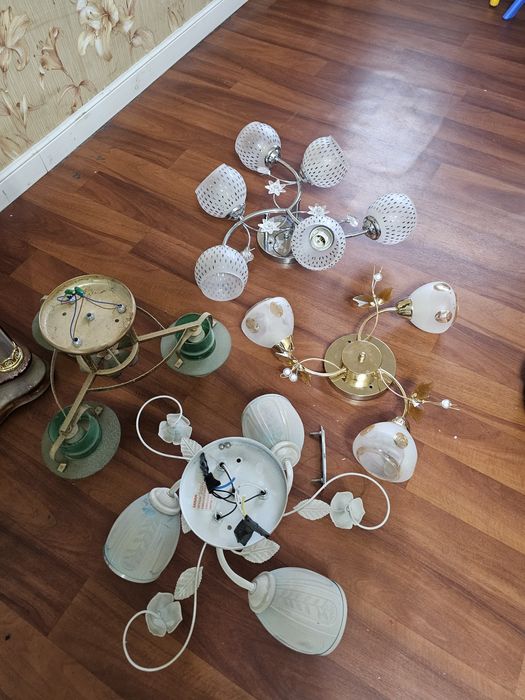 Продам 4 люстры в нормальном срстоянии