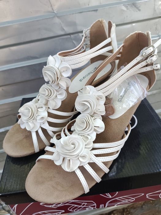 Красивые босоножки