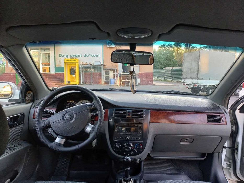 Sotildi Lacetti  2013 Rangi oq mexanika  metan gaz