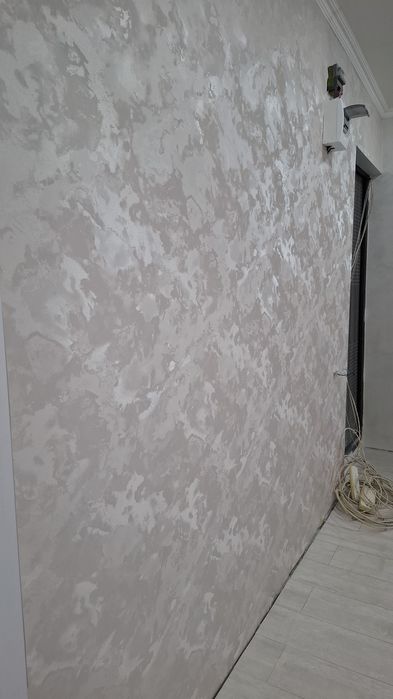 Поклейка обоев и шпаклевка