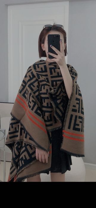 Poncho Fendi, model 2026, 4 modele