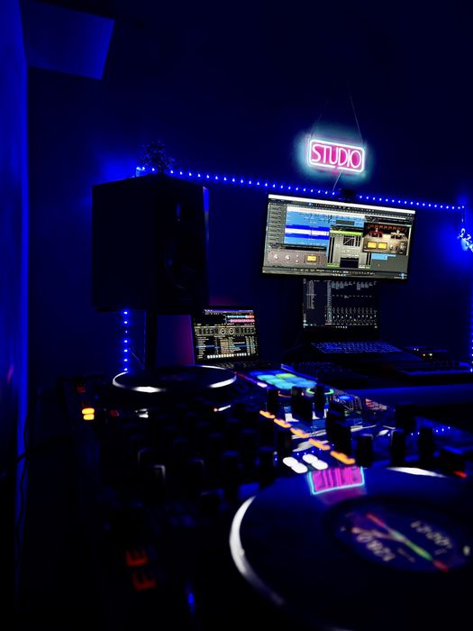 Studio, Mix Master si productie muzicala (beat-uri si instrumentale)