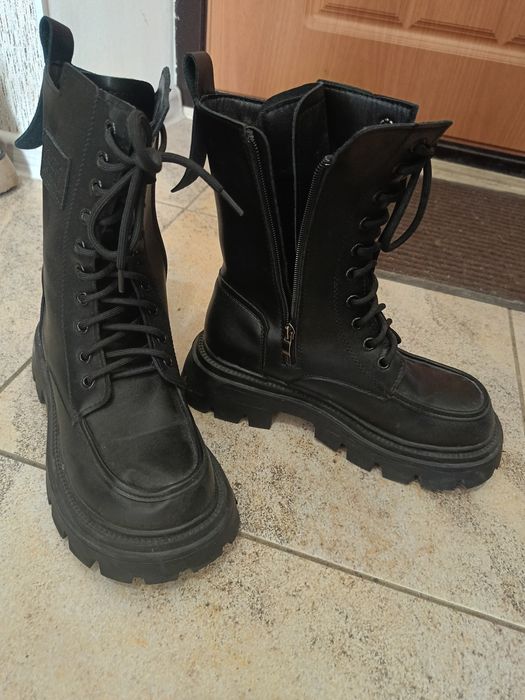 Продам ботинки 39р черные