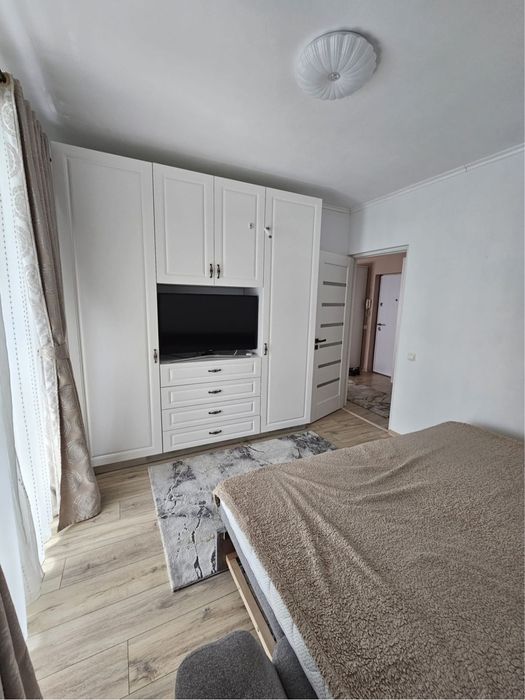 Inchiriez Apartament cu 2 camere in Floresti