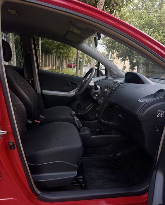 Toyota Yaris 998 VVT-i  76.000 km Proprietar