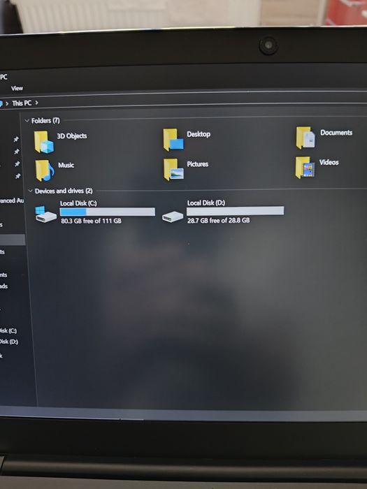 De vânzare laptop foarte puțin folosit