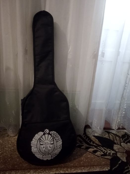 Orginal gitara sotiladi