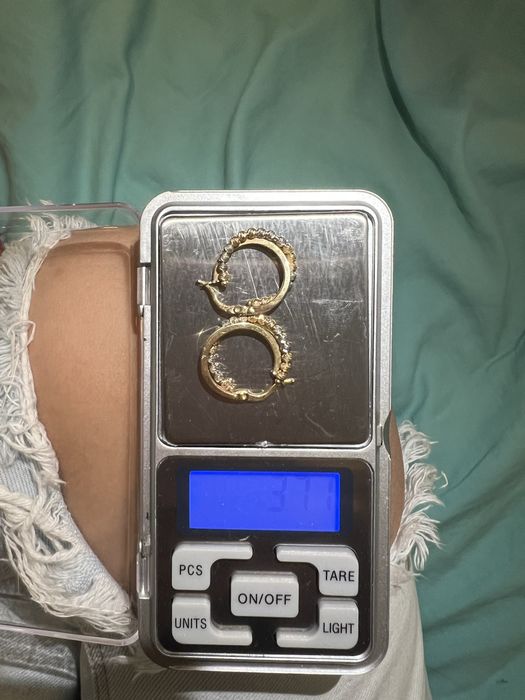 Золотые серьги за грам 38000 тысяч продам за 140000