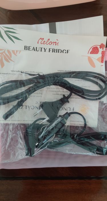 Mini frigider cosmetice Soft Peach Meloni, dubla funcție de încălzire și răcire,4 litri,nou