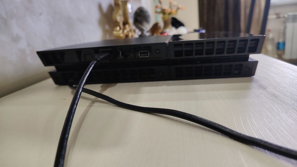 Продам PS 4 fat 1tb