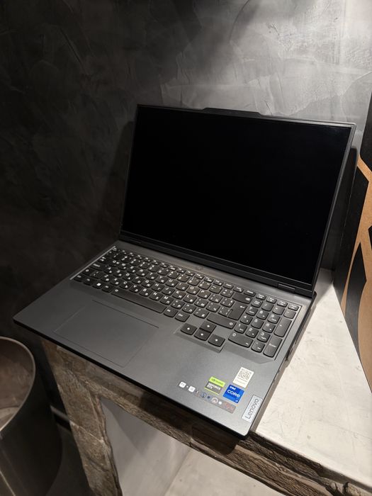 КАТО ЧИСТО НОВ Lenovo Legion Pro 5 | RTX 4070 | Intel i7 | Windows 11