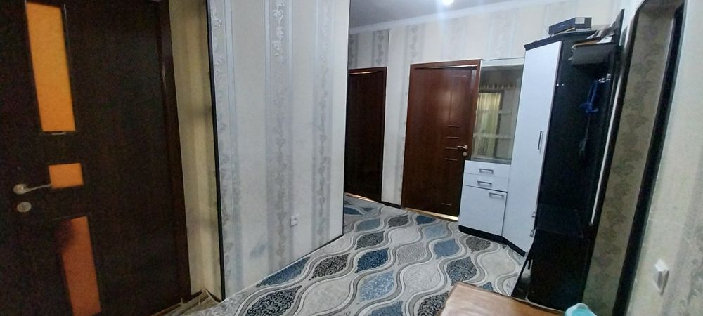 Sholkamatla roparasida 5 etaj korpsning 1 etajida 3 xonali kv sotiladi