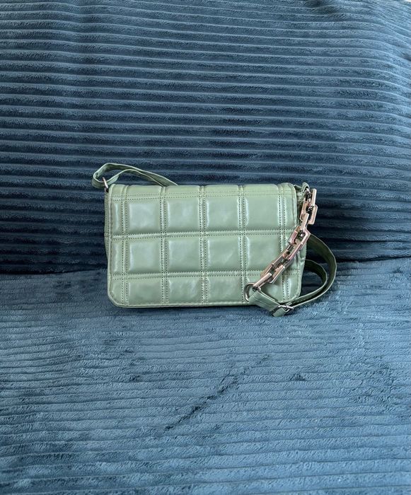 Дамска чанта в цвят пистачио