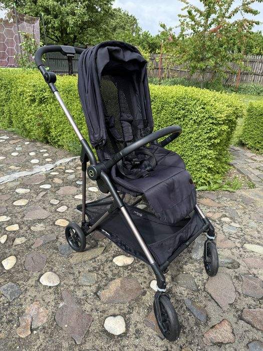 Caruciorul Cybex Melio reversibil, negru.