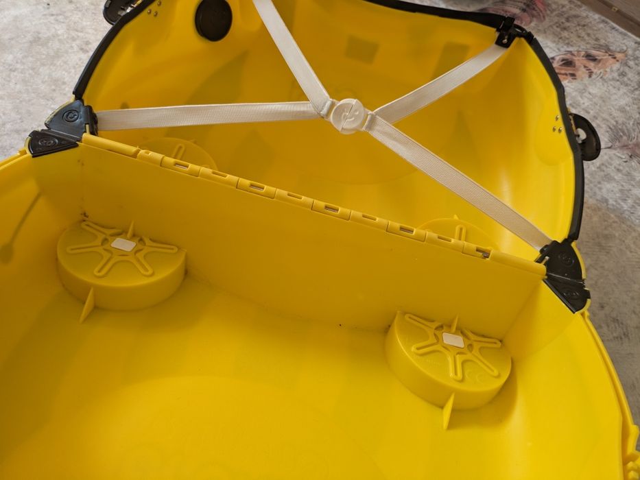 Детски куфар с колелца Тринки