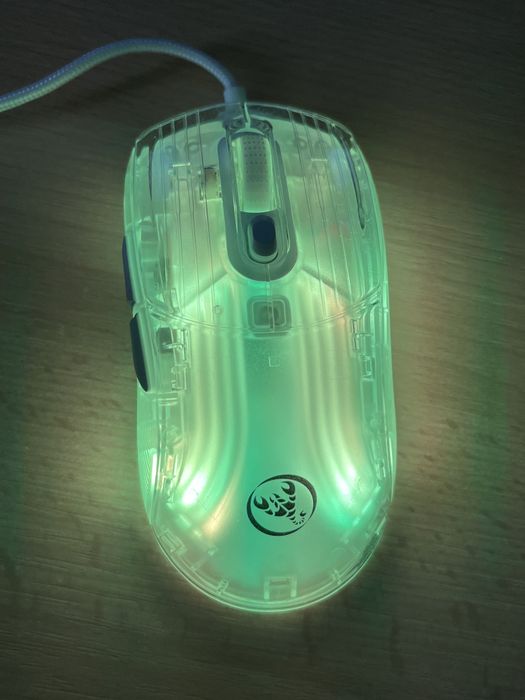 Геймърска програмируема мишка със сменящи се цветове