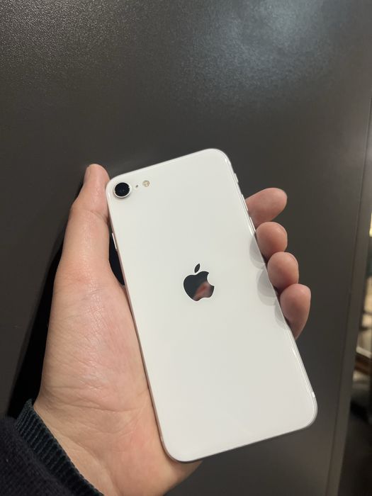 продам айфон se 2020