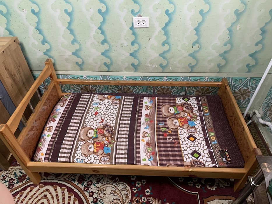 Продается детский кровать состояние среднее длина 150 см ширина 80 см