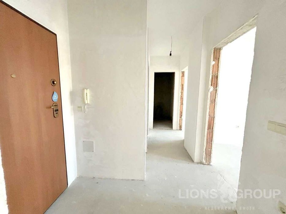 Тристаен апартамент в кв. Левски